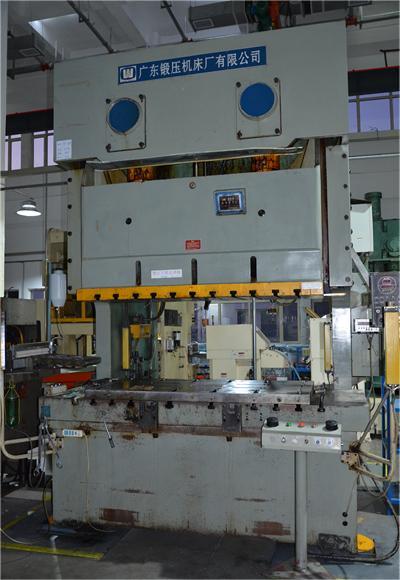 2、200T雙點順?biāo)蜎_壓機2.JPG