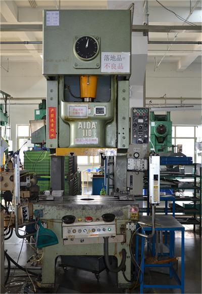 4、110T單點順?biāo)蜎_壓機1.JPG