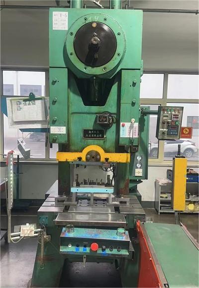 8、100T單發(fā)沖壓機.jpg